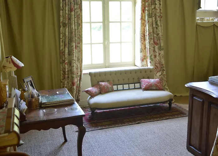 Manoir De Favry Bed & Breakfast *