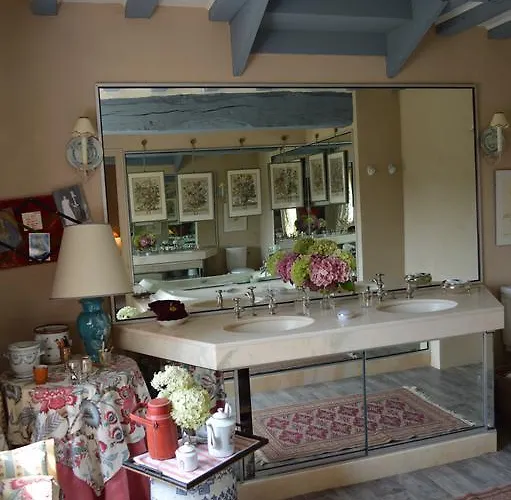 Manoir De Favry Bed & Breakfast *